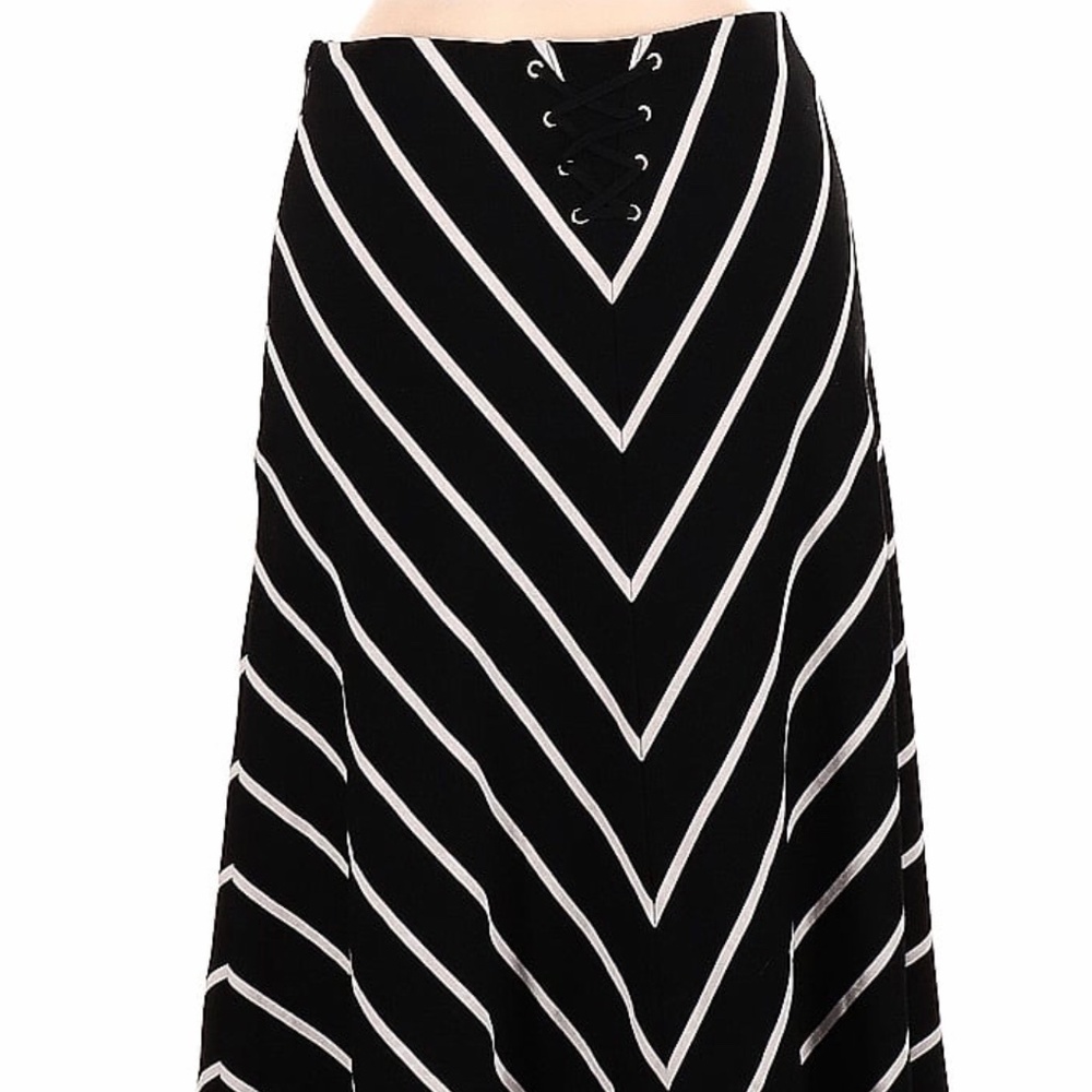 White House Black Market skirt - chevron pattern
